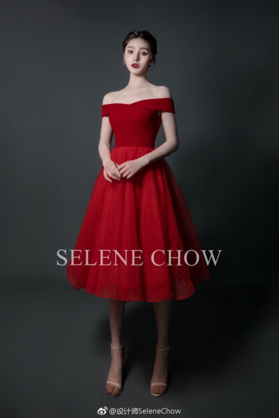 SELENE CHOW 红色系礼服，图源微博cr：@设计师Selene Chow