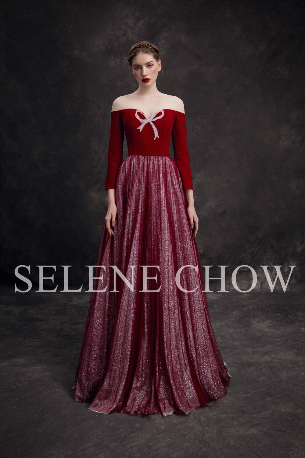 SELENE CHOW 红色系礼服，图源微博cr：@设计师Selene Chow