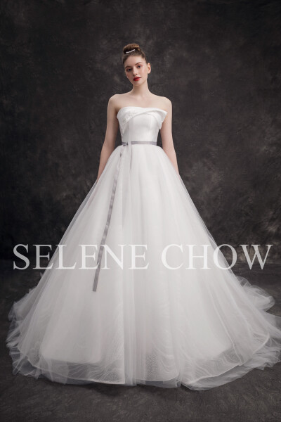 SELENE CHOW 婚纱，图源微博cr：@设计师Selene Chow