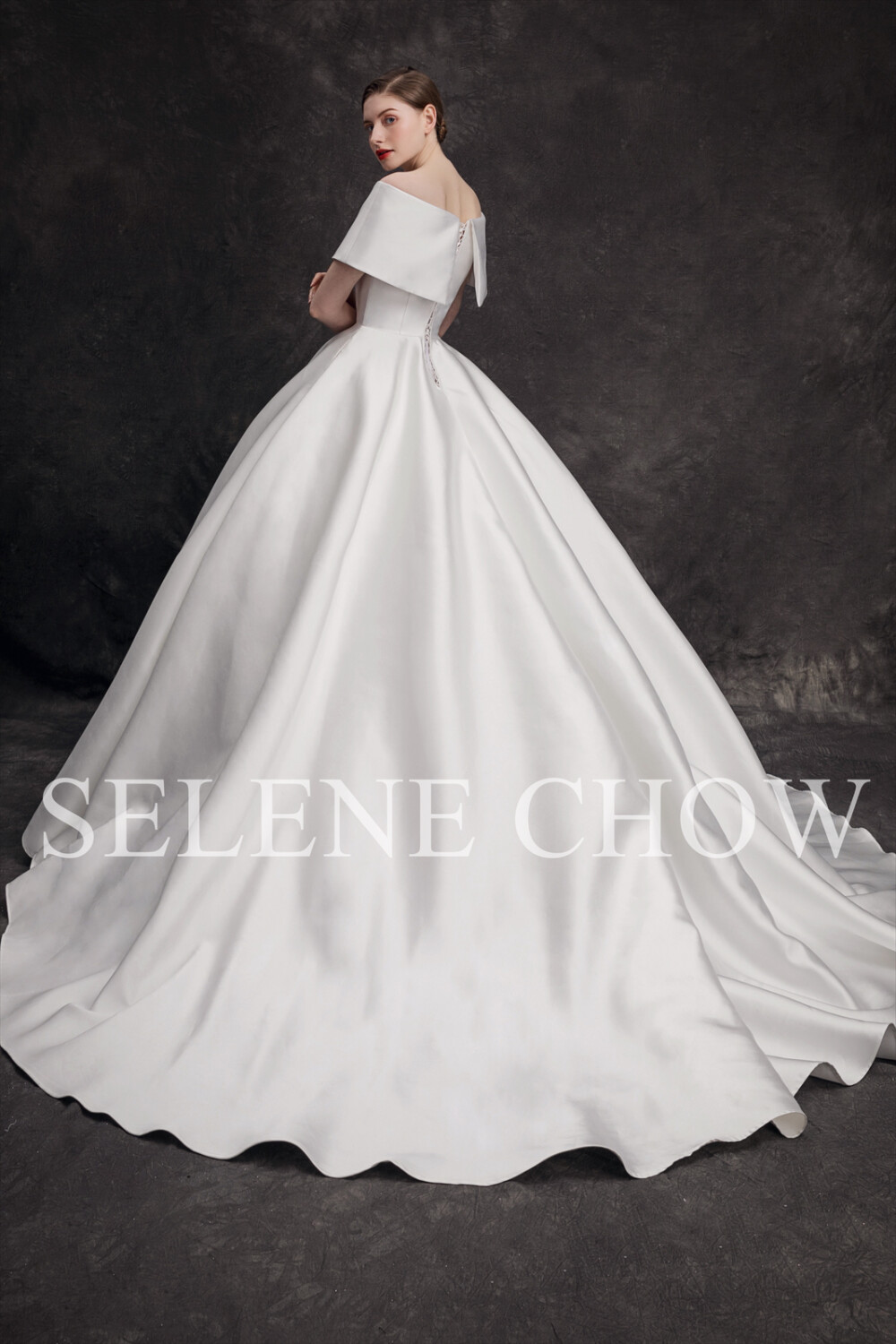 SELENE CHOW 婚纱，图源微博cr：@设计师Selene Chow