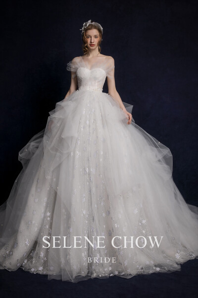 SELENE CHOW 婚纱礼服，图源微博cr：@设计师Selene Chow