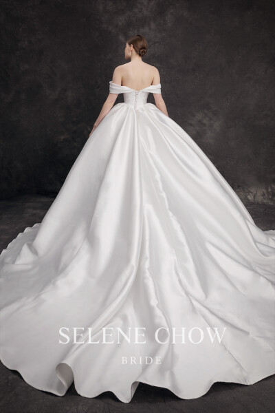 SELENE CHOW 婚纱礼服，图源微博cr：@设计师Selene Chow