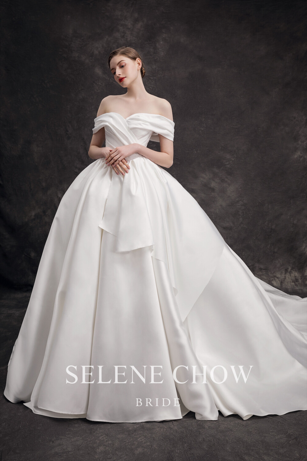 SELENE CHOW 婚纱礼服，图源微博cr：@设计师Selene Chow