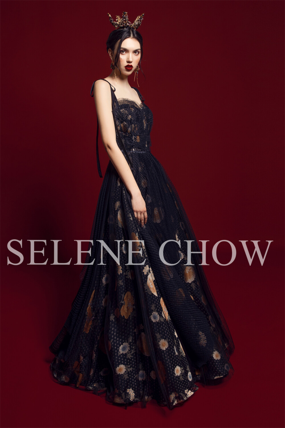 SELENE CHOW 黑色系礼服，图源微博cr：@设计师Selene Chow