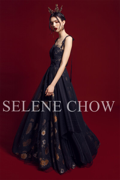 SELENE CHOW 黑色系礼服，图源微博cr：@设计师Selene Chow