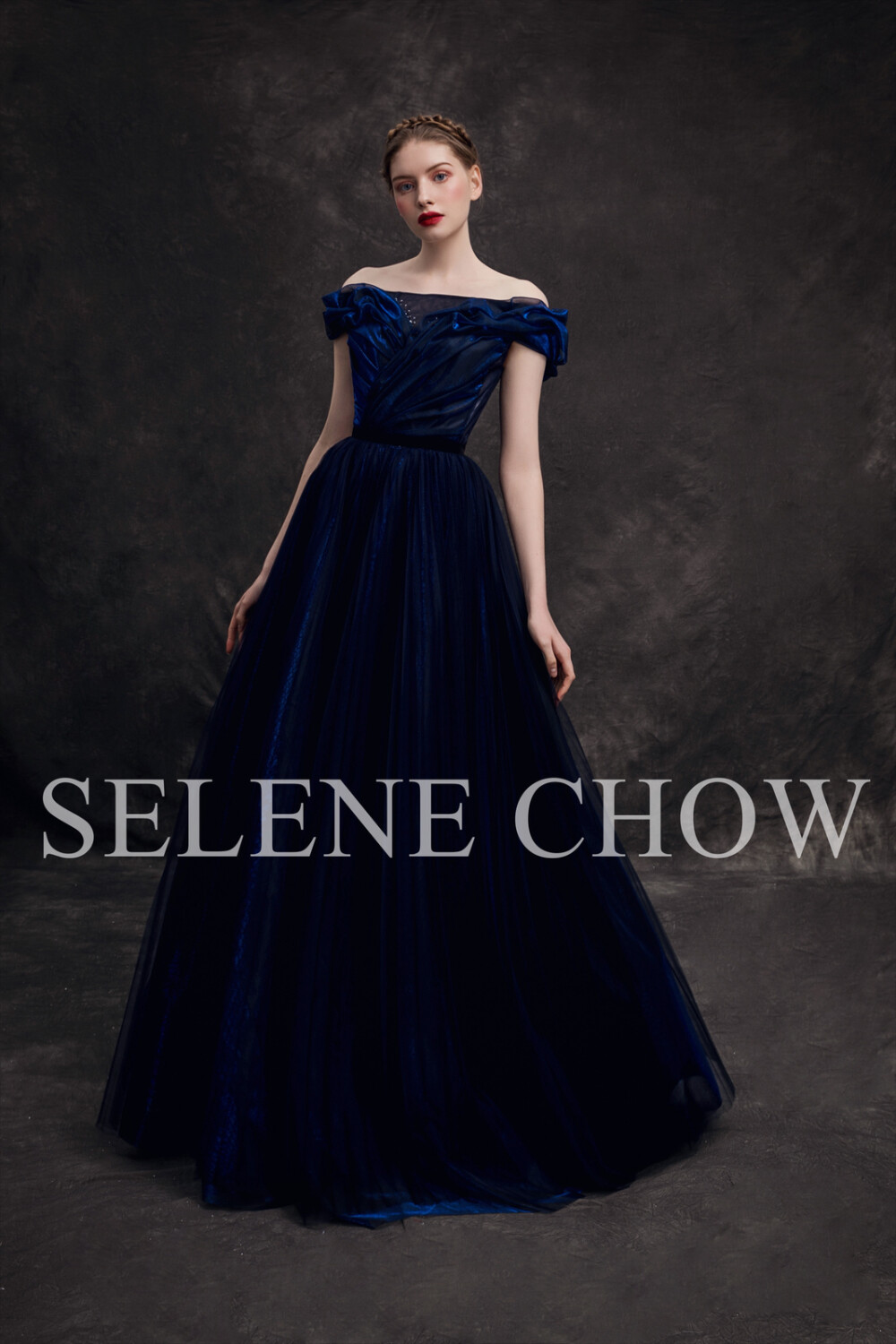 SELENE CHOW 蓝色系礼服，图源微博cr：@设计师Selene Chow