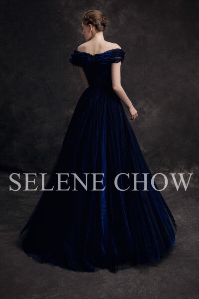 SELENE CHOW 蓝色系礼服，图源微博cr：@设计师Selene Chow