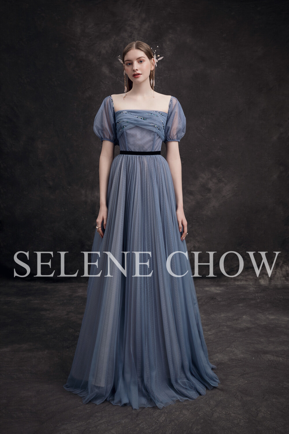 SELENE CHOW 蓝色系礼服，图源微博cr：@设计师Selene Chow