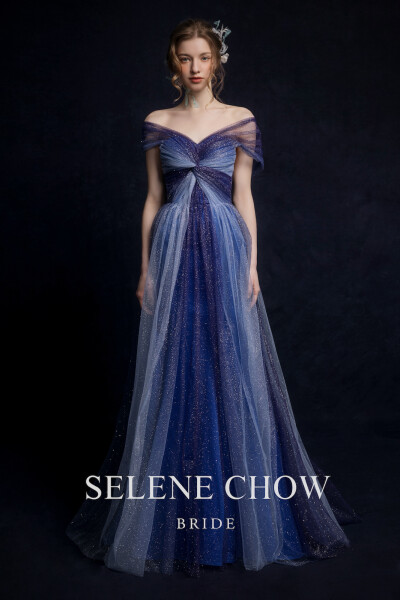 SELENE CHOW 蓝色系礼服，图源微博cr：@设计师Selene Chow