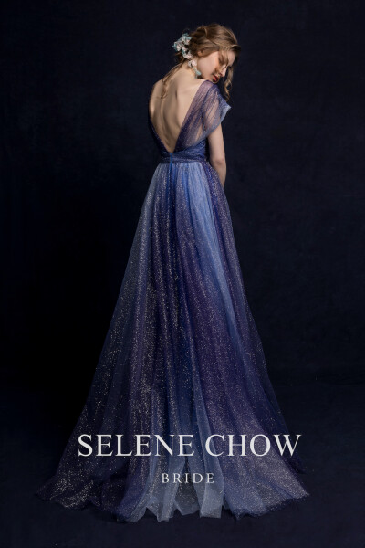 SELENE CHOW 蓝色系礼服，图源微博cr：@设计师Selene Chow