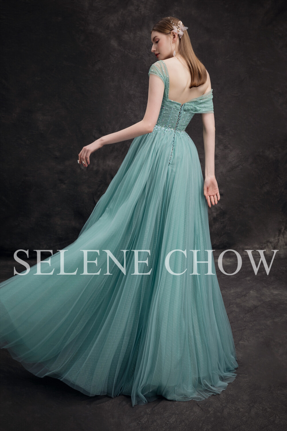 SELENE CHOW 各色系礼服，图源微博cr：@设计师Selene Chow