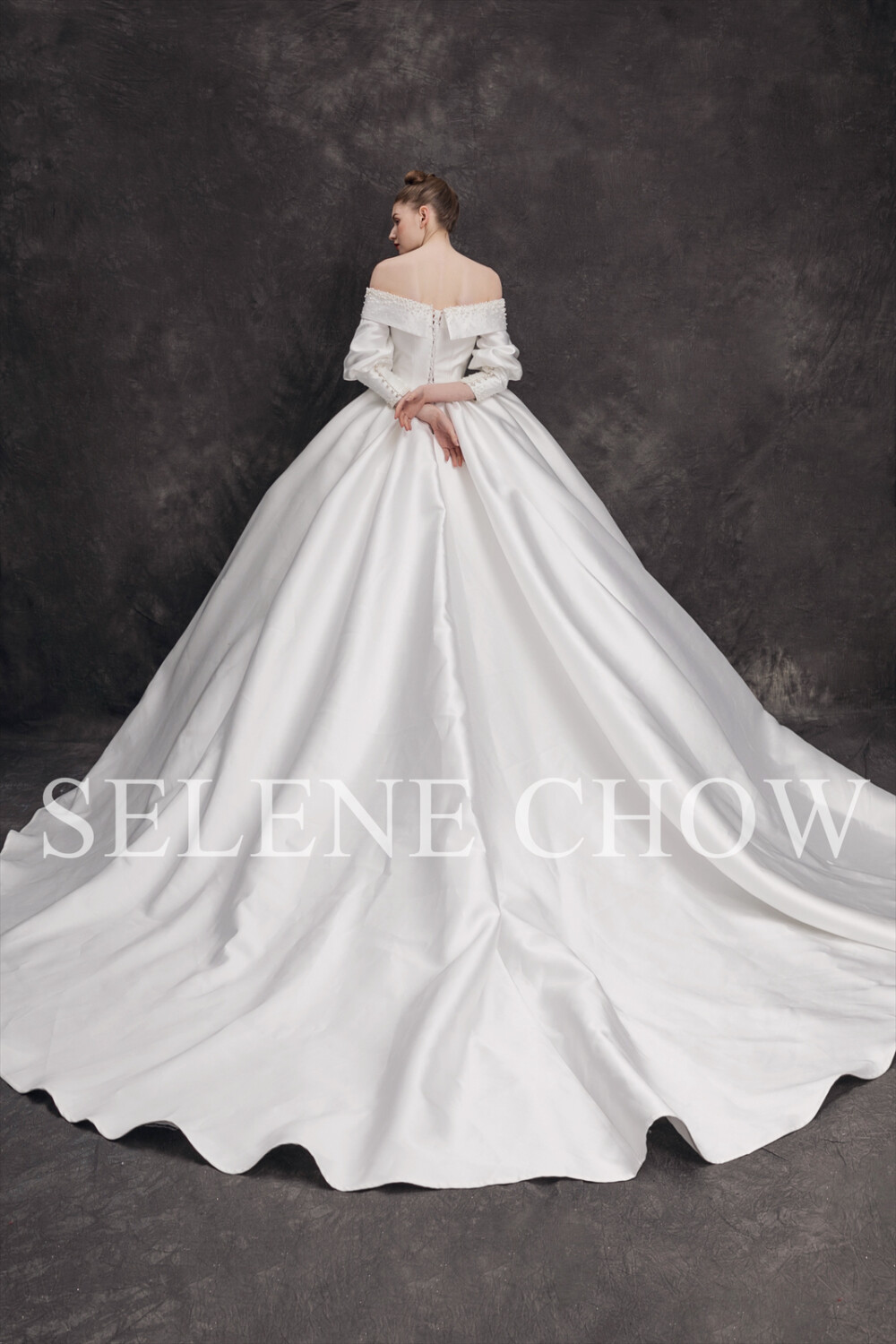 SELENE CHOW 婚纱，图源微博cr：@设计师Selene Chow