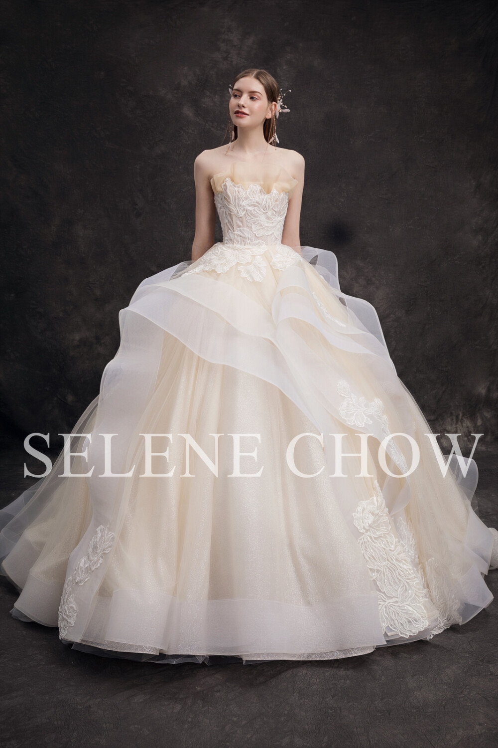 SELENE CHOW 婚纱，图源微博cr：@设计师Selene Chow