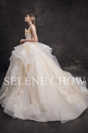 SELENE CHOW 婚纱，图源微博cr：@设计师Selene Chow