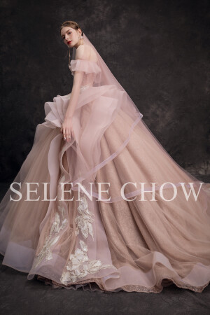 SELENE CHOW 婚纱，图源微博cr：@设计师Selene Chow
