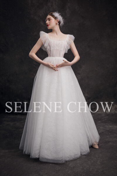 SELENE CHOW 白色系礼服，图源微博cr：@设计师Selene Chow