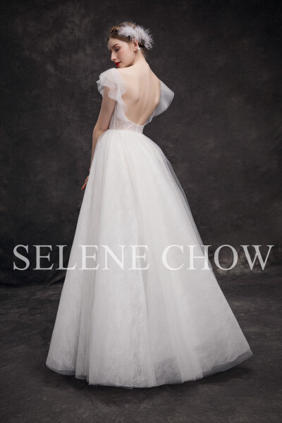 SELENE CHOW 白色系礼服，图源微博cr：@设计师Selene Chow