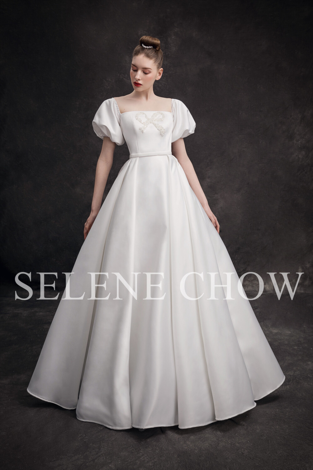 SELENE CHOW 白色系礼服，图源微博cr：@设计师Selene Chow