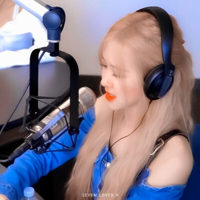 BLACKPINK_朴彩英ROSé_
原截余慧.