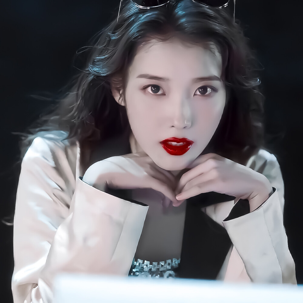 IU
