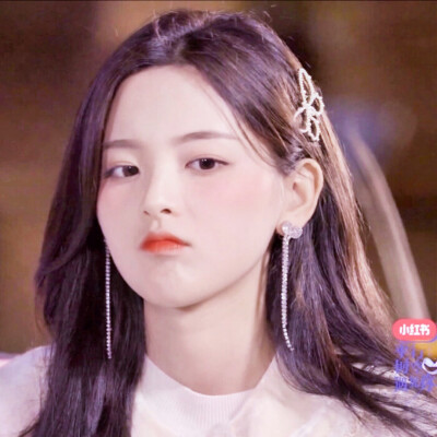 杨超越/江柒甜
原截朴安冉