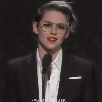 ▸ Kristen Stewart·头像.
“我在复古的小巷里贩卖着秋天的暖风.
原截羊知时岁.
禁二改/二转标顾芷梦.