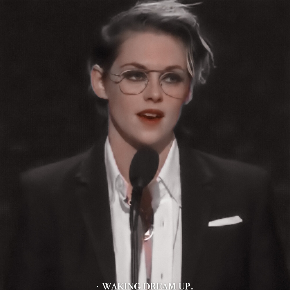 ? Kristen Stewart·头像.
“我在复古的小巷里贩卖着秋天的暖风.
原截羊知时岁.
禁二改/二转标顾芷梦.