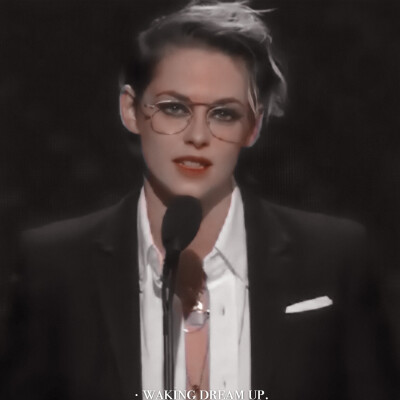 ▸ Kristen Stewart·头像.
“我在复古的小巷里贩卖着秋天的暖风.
原截羊知时岁.
禁二改/二转标顾芷梦.