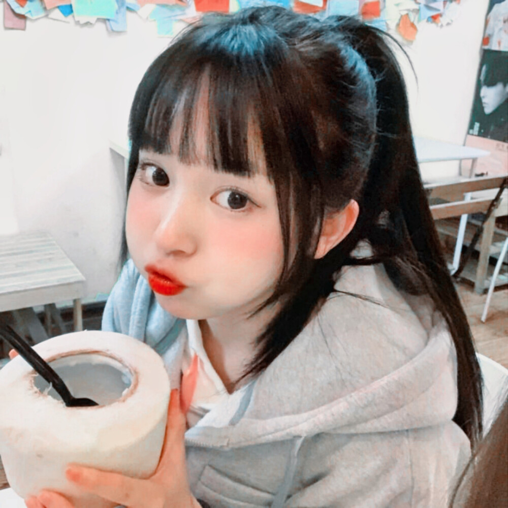 “世间美好是善意的温柔和及时赶到的你”
女生头像/江柒甜
原截蒙蒙