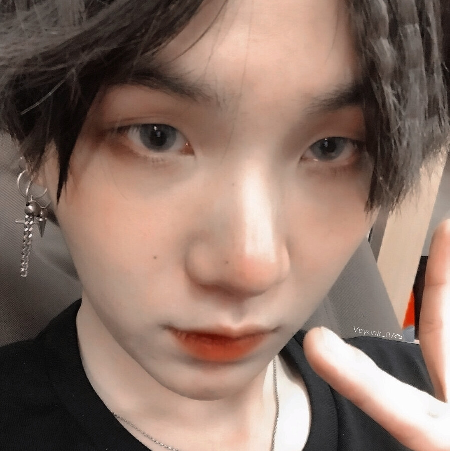 变成猫，傲娇地勾住你的心变成老虎，凶狠地占有你的身体变成被雨淋湿的狗狗，让你爱怜他