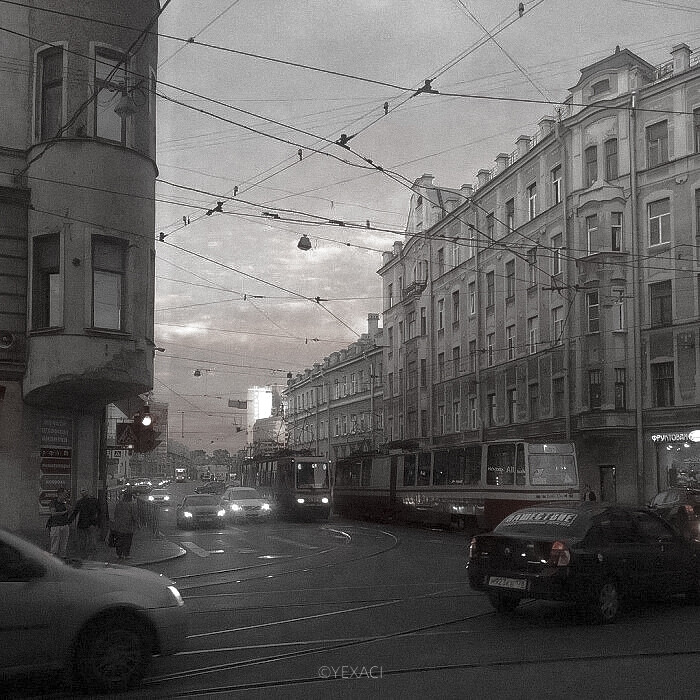 ≮朴秀荣≯異瞳吸血鬼
/ yojeum4242 /
©YEXACI
（幸好她沒有發現）我親愛的小姐，是時候改一改您這善良又粗心的性格了，否則哪天我忍不住了，您千萬不要叫的得太大聲。