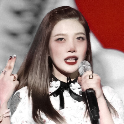 ≮朴秀荣≯異瞳吸血鬼
/ yojeum4242 /
©YEXACI
（幸好她沒有發現）我親愛的小姐，是時候改一改您這善良又粗心的性格了，否則哪天我忍不住了，您千萬不要叫的得太大聲。