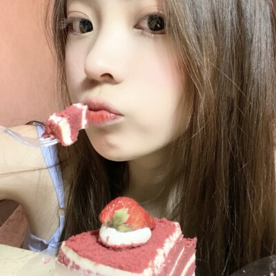 因为小狗只最爱一个，所以它经常孤独，经常等待，经常呜咽，但从不会被谁抱走