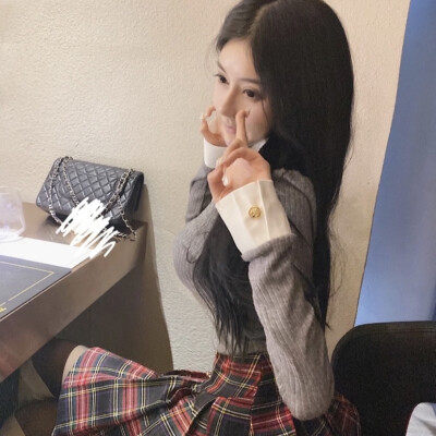 因为小狗只最爱一个，所以它经常孤独，经常等待，经常呜咽，但从不会被谁抱走