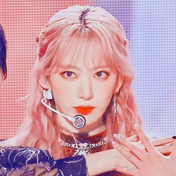 ˙窗外有风景 笔下有未来。
˙宫脇咲良 ／ 江思吟