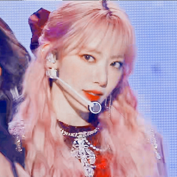 ˙窗外有风景 笔下有未来。
˙宫脇咲良 ／ 江思吟