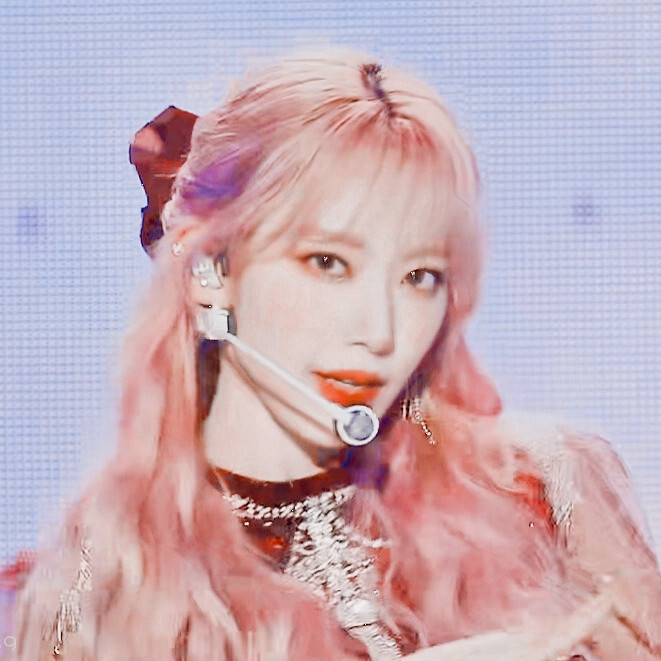 ˙窗外有风景 笔下有未来。
˙宫脇咲良 ／ 江思吟