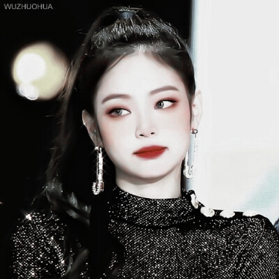  '看你激动的样子，还真像只上蹿下跳的猴。
金智妮Jennie/乌灼华
Dear My Queen