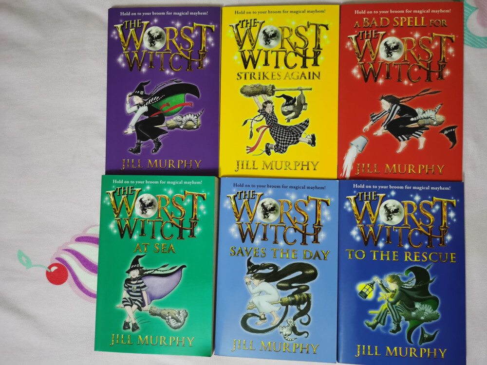 《the worst witch》描述的是一个小女巫从一开学发生的倒霉事，到最后怎样去化解危机的有趣故事。爷青回，看的是情怀。