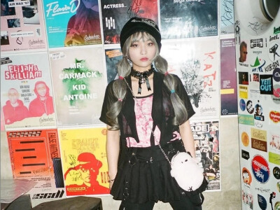 Jvcki Wai
文体开花
韩国知名说唱女歌手
视觉原宿涩谷系女rapper