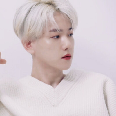 〈我用执着烧死了所有的幼稚跟天真，那片荒野慢慢长出了理智和清醒〉
二改昀年。©边诺离