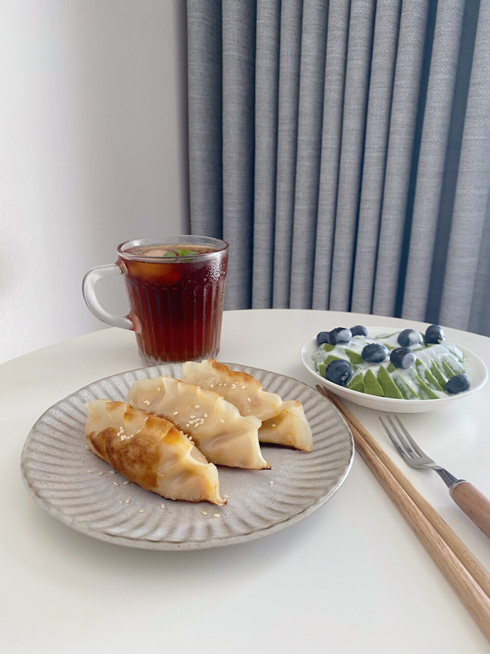 泡菜煎饺 水果盘 红茶