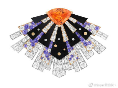 Van Cleef & Arpels 推出2021年新一季高级珠宝系列——「Sous Les Etoiles」，灵感源自浩瀚星空，通过天体物理、文学艺术2种角度来诠释这一主题，系列名在法语中意为「星空之下」。新作共由超过120件独一款作品组成…