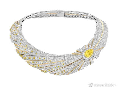 Van Cleef & Arpels 推出2021年新一季高级珠宝系列——「Sous Les Etoiles」，灵感源自浩瀚星空，通过天体物理、文学艺术2种角度来诠释这一主题，系列名在法语中意为「星空之下」。新作共由超过120件独一款作品组成…