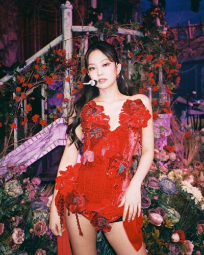 Jennie
图源：微博BLACKPINK吧官博