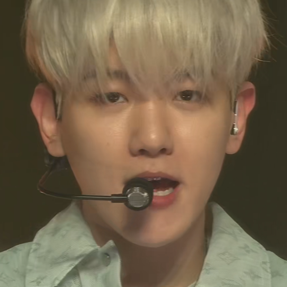 边伯贤。原截乔礼。
家族演唱会。