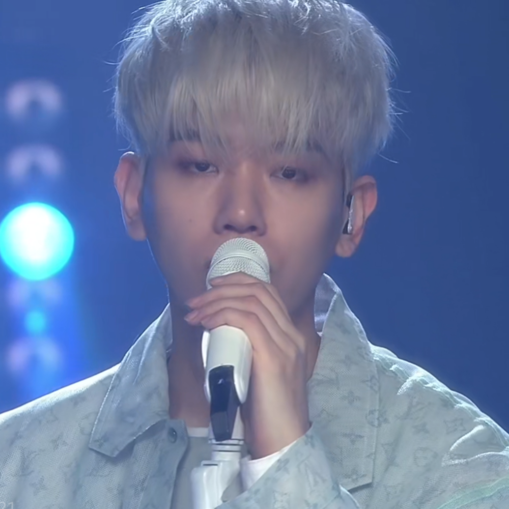 边伯贤。原截乔礼。
家族演唱会。