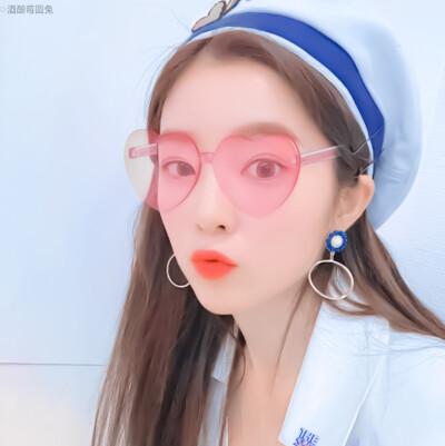 °RedVelvet/裴珠泫Irene
“山野千里，你是我藏在云彩的浪漫.”