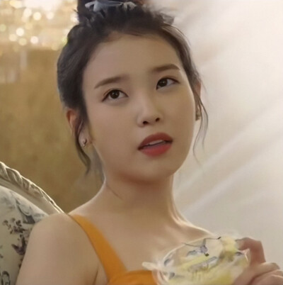 这组二改注名！！！！！麻烦多多字词昨天李知恩颁奖的那一组 