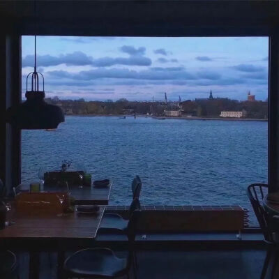 背景图·我拒绝了吹来的风，也没有再喜欢的人。